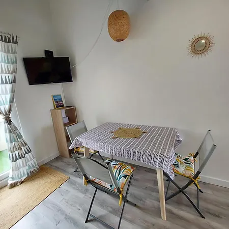 Superbe Vue Mer Avec Acces Direct Plage Et Parking Apartman *